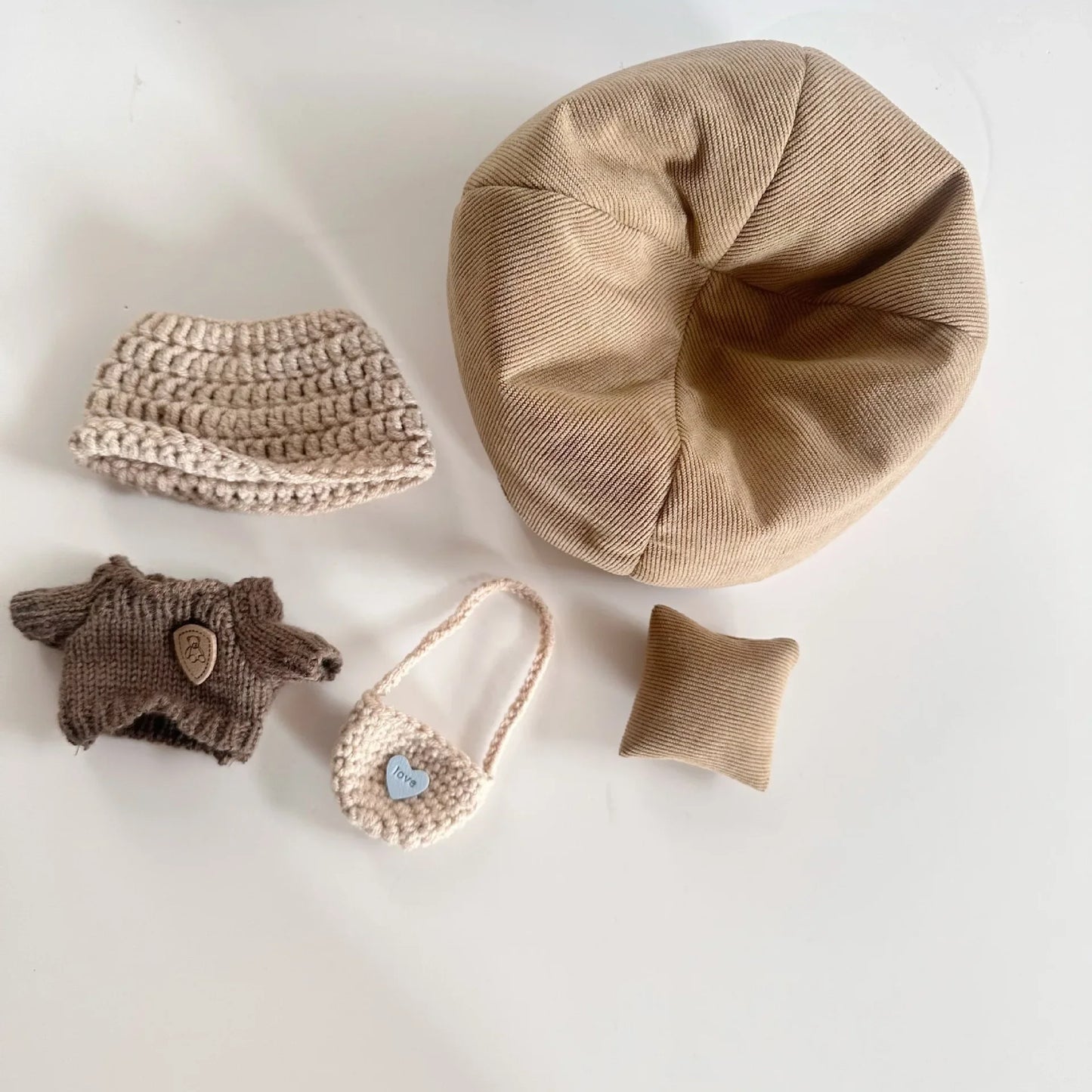 Abbigliamento All’Uncinetto per Bambole Labubu – Completo con Cappellino e Vestitino
