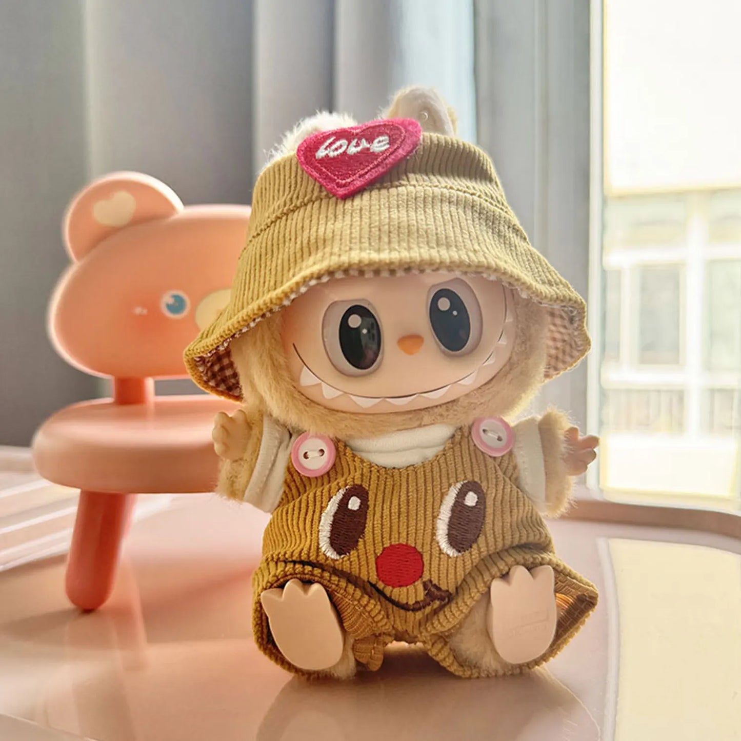 Outfit Carini per Bambole Labubu 17cm – Vestiti con Cappellino, Salopette e Accessori
