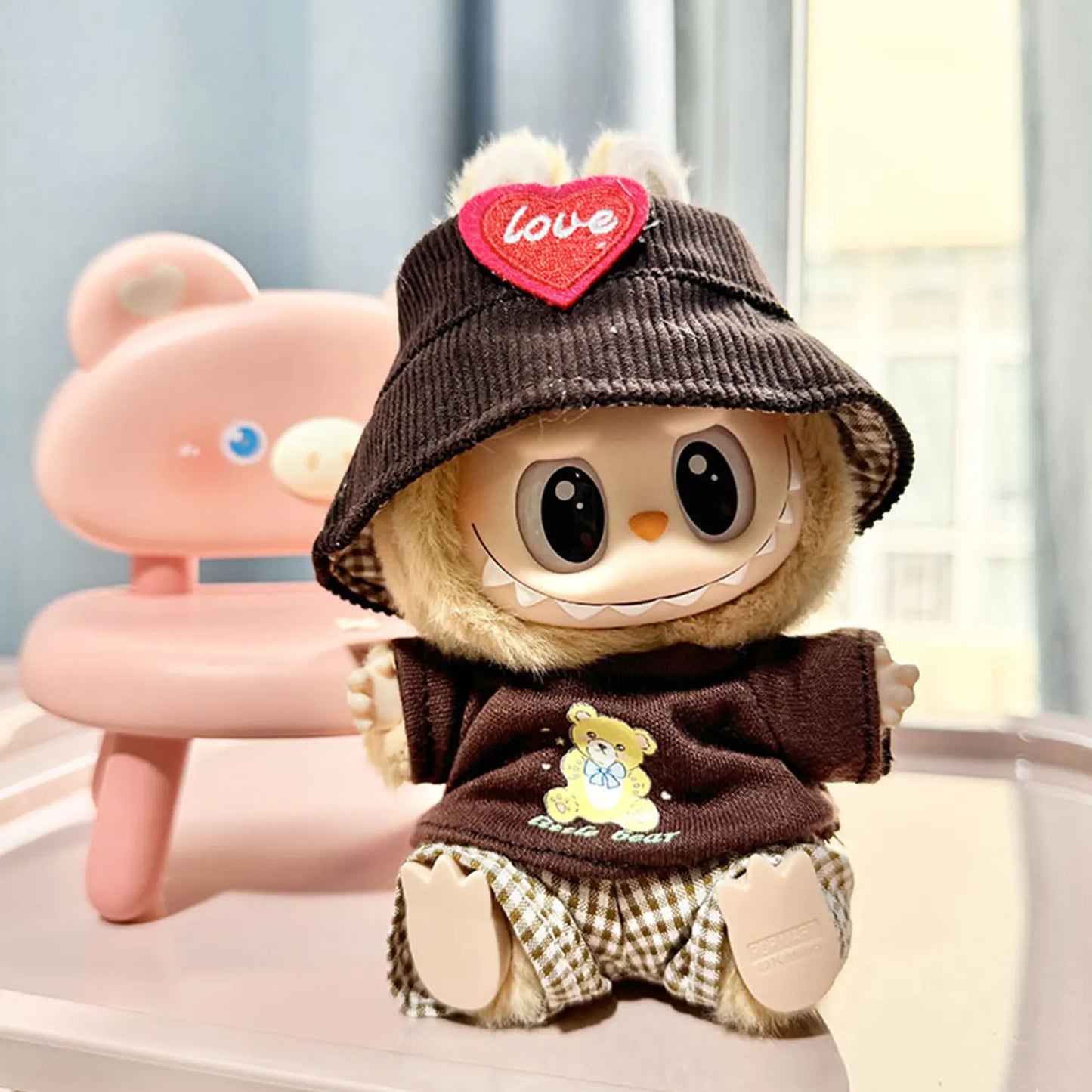 Outfit Carini per Bambole Labubu 17cm – Vestiti con Cappellino, Salopette e Accessori