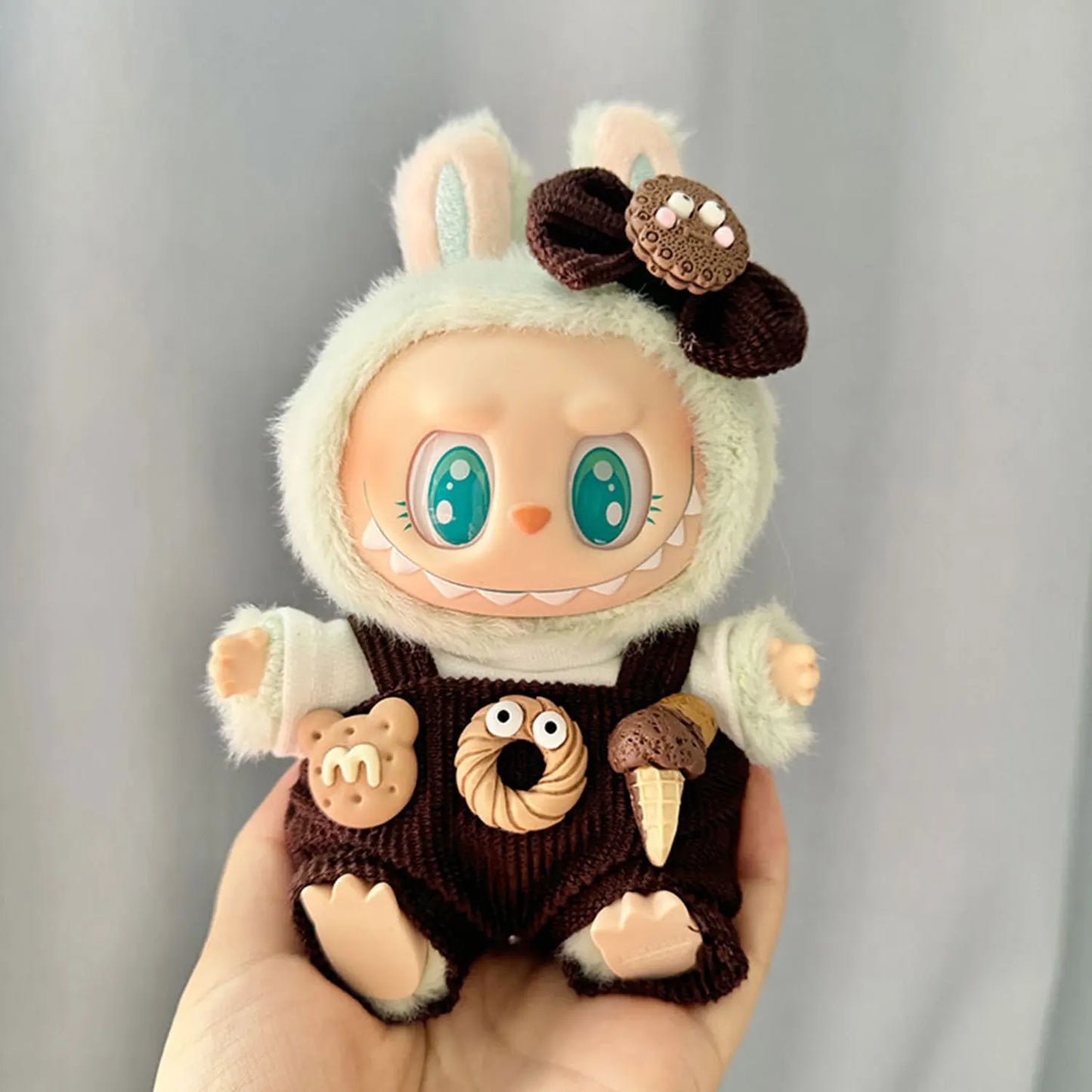 Outfit Carini per Bambole Labubu 17cm – Vestiti con Cappellino, Salopette e Accessori