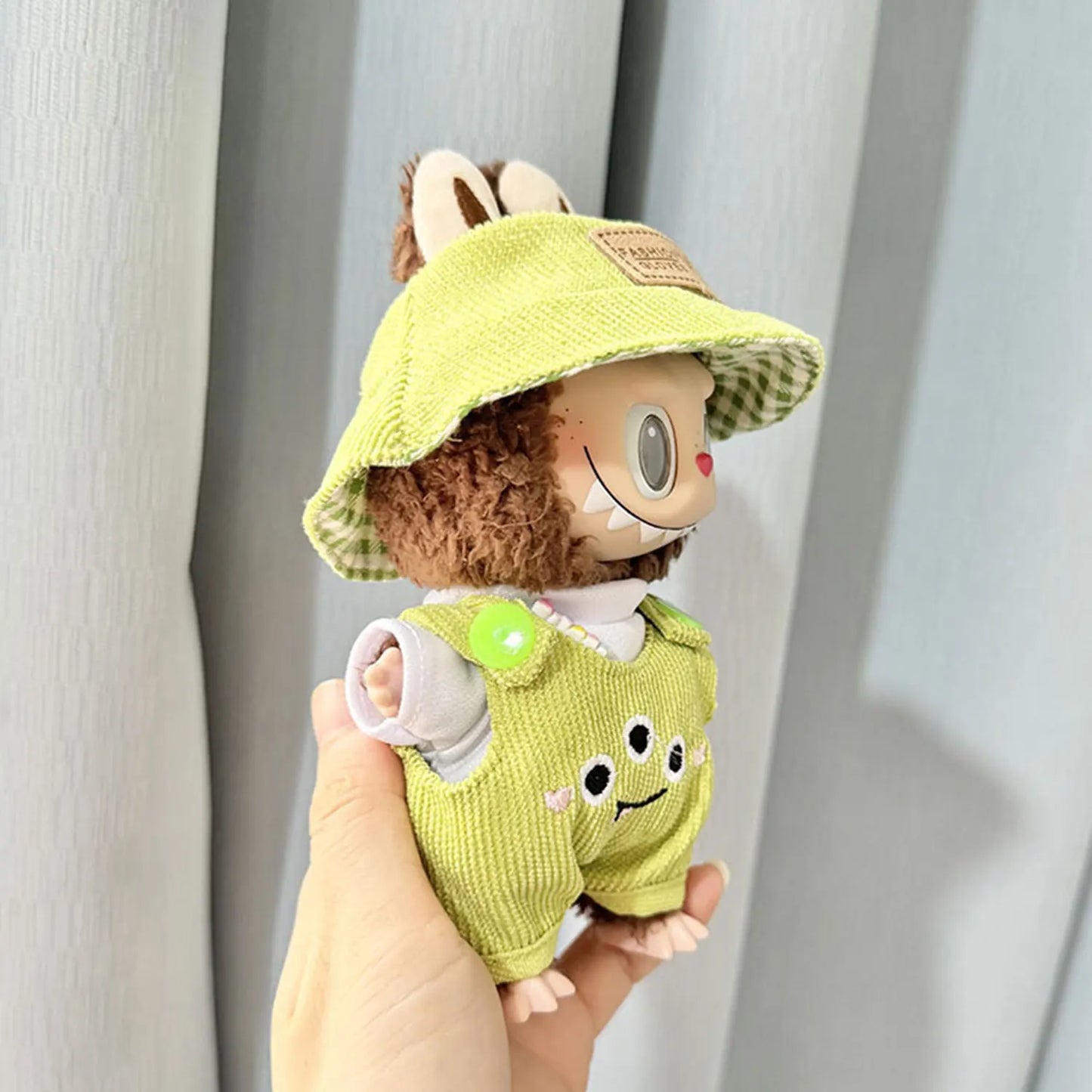 Outfit Carini per Bambole Labubu 17cm – Vestiti con Cappellino, Salopette e Accessori